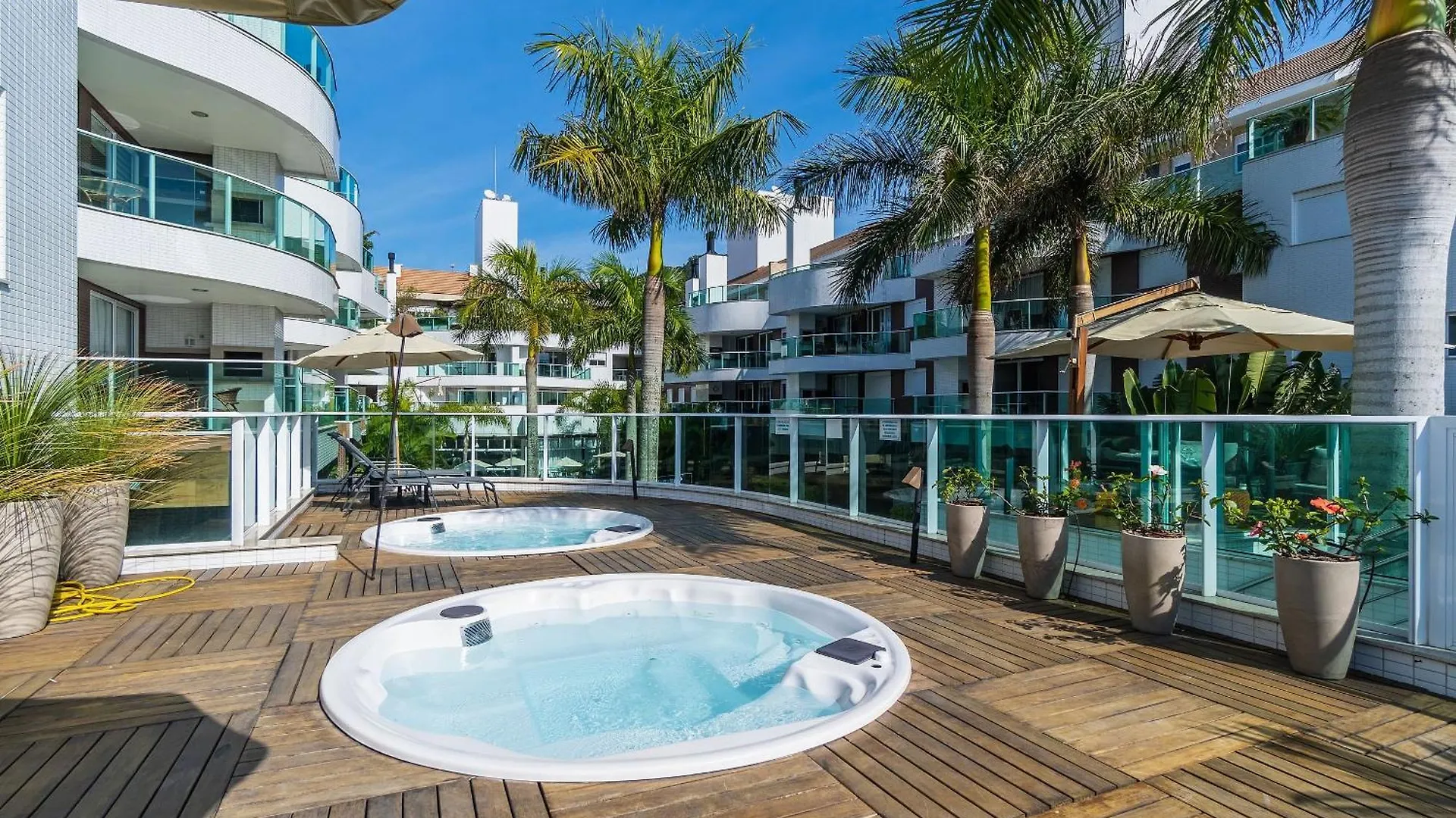 Apartamento De Luxo Com Jacuzzi Privativa - Boulevard Bombinhas